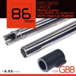 Unicorn Airsoft GBB 86mm 6.03mm Inner Barrel instalado en una réplica de airsoft.